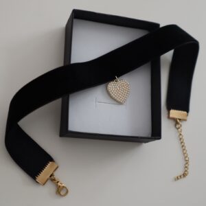 HEART VELVET CHOKER (NEW)